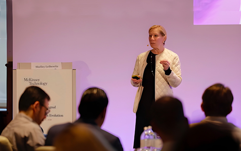 shelley leibowitz speaking at a conference